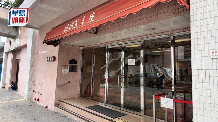 海灣花園4座一名2個月大男嬰暈倒,經送院後不治。梁國峰攝