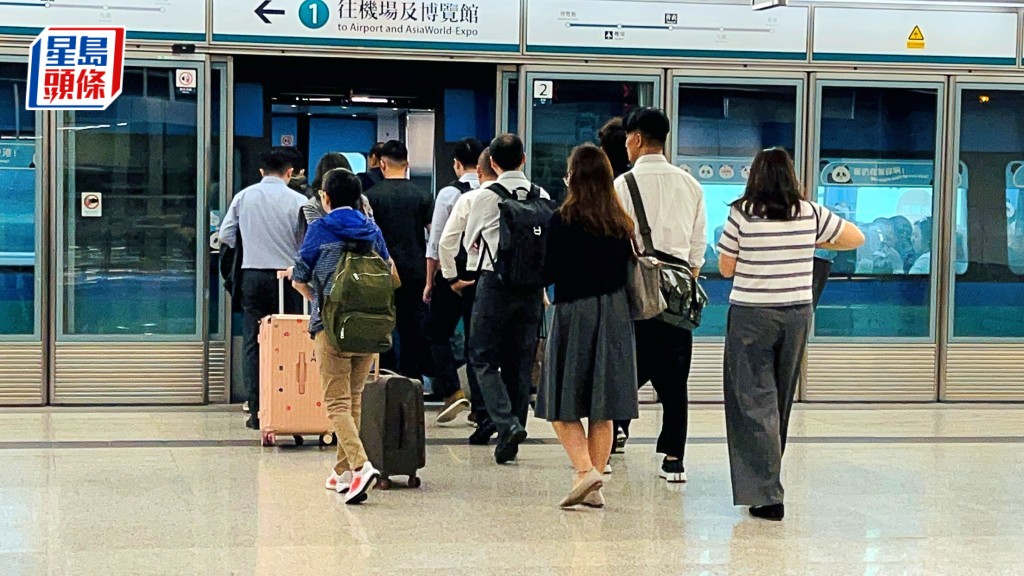 東涌綫及機場快綫整體行車時間（總站至總站）預計需要額外3至5分鐘。蔡楚輝攝