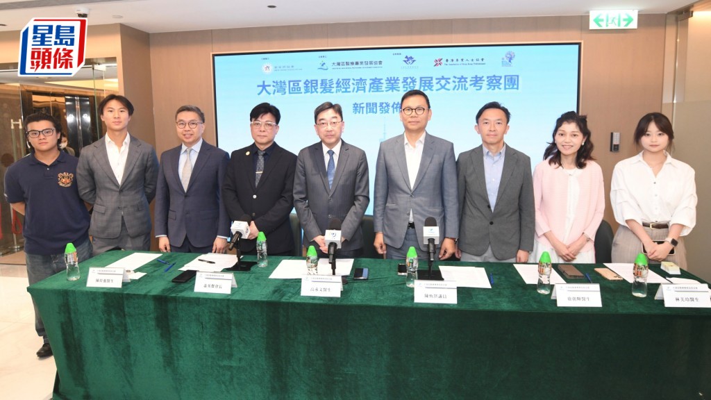 左起：呂建德，陳昊言，陳偉強，蕭英傑，高永文，陳恆鑌，龐朝輝，林美玲，莊依琳。
