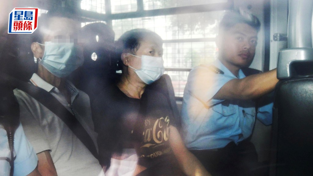 曾穿印有可口可樂字樣上衣上的被告羅劍毅，承認於汽水中加尿放於超巿。資料圖片