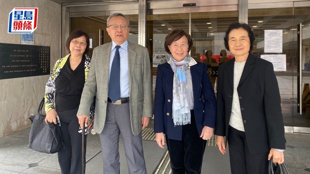 左起龔因心、龔仁心、龔中心和劉元春今出庭為結案陳詞作補充。蘇芷榆攝