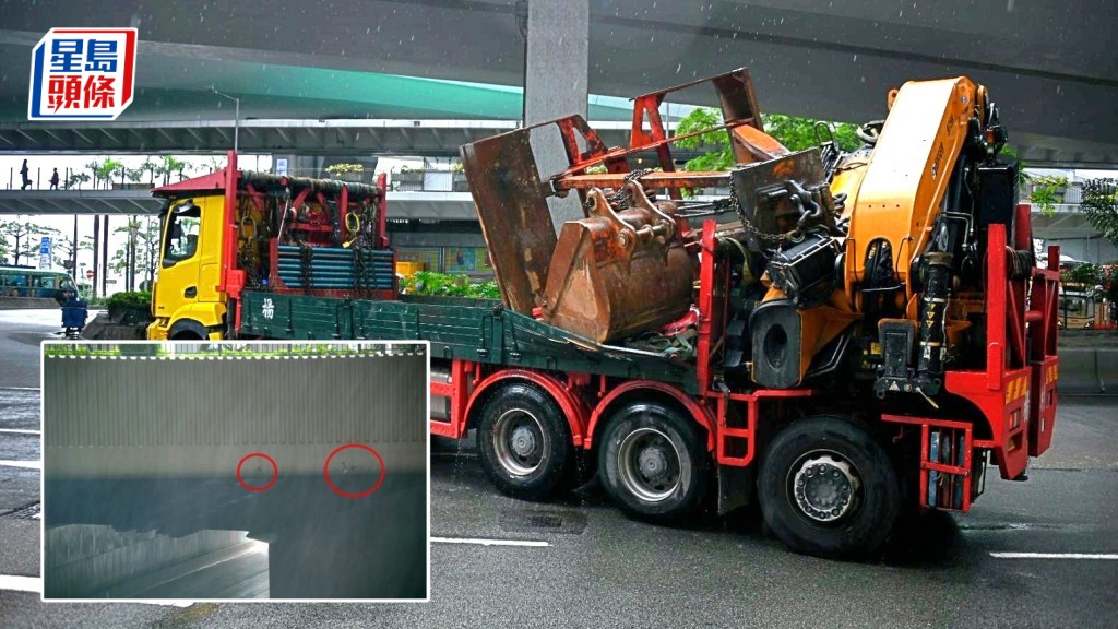 吊臂車撞崩隧道頂部。楊偉亨攝