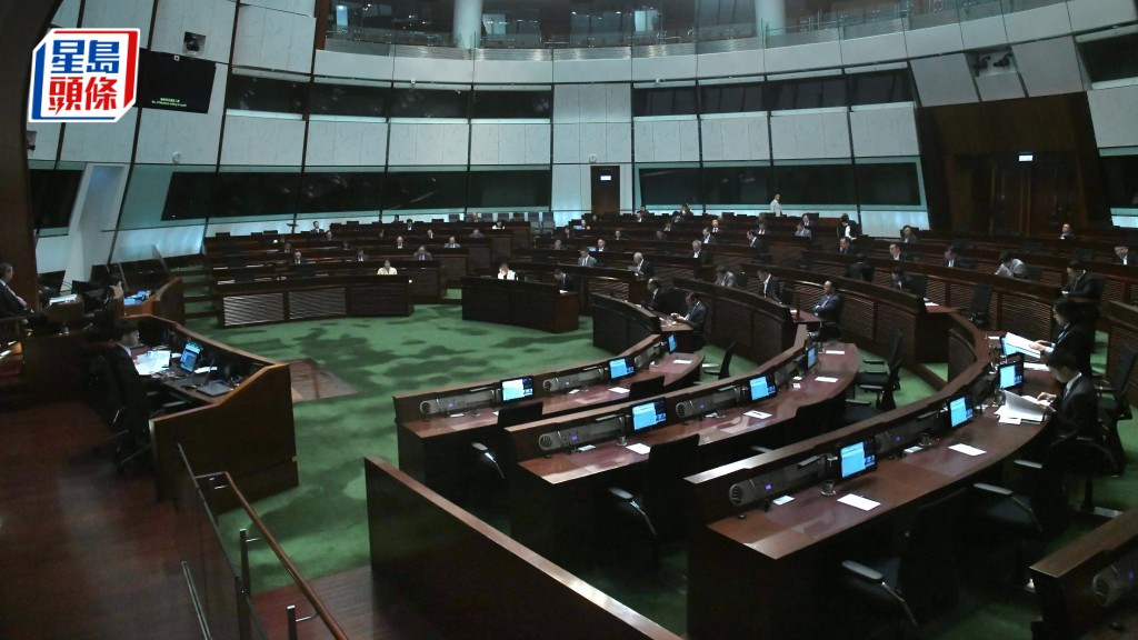 浸大修例草案未完成三讀便休會 大主席疑「甩轆」 議員熱議點收科︱Kelly Online