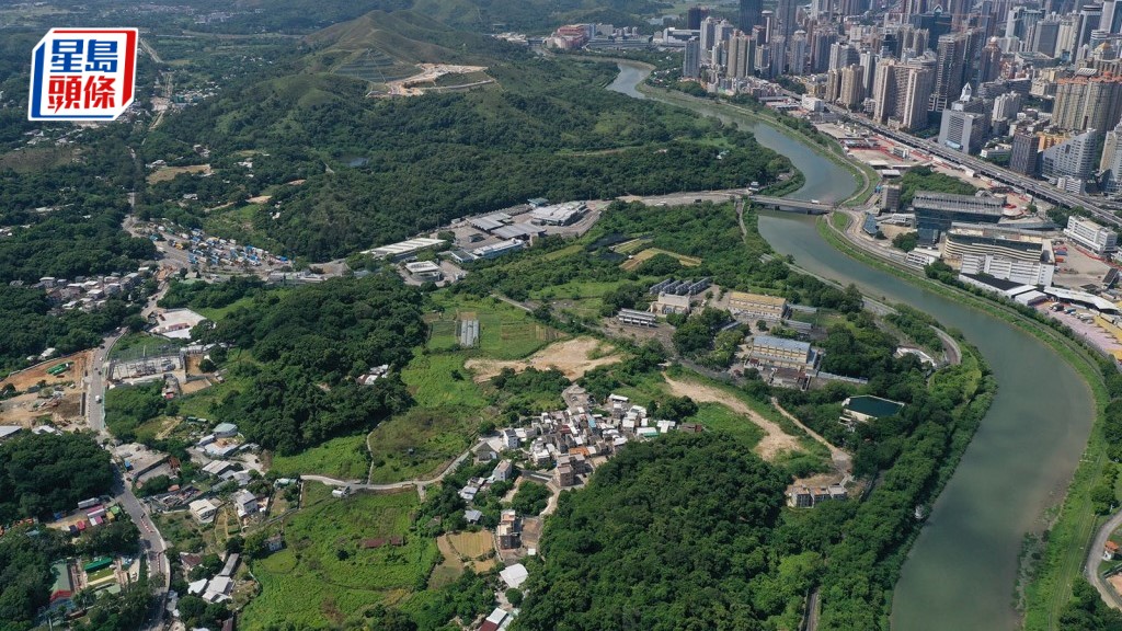 立法會大會今日（8日）繼續辯論香港首個五年規劃及《施政報告》議案，開始辯論有關「加快北部都會區建設，引領空間格局優化」。