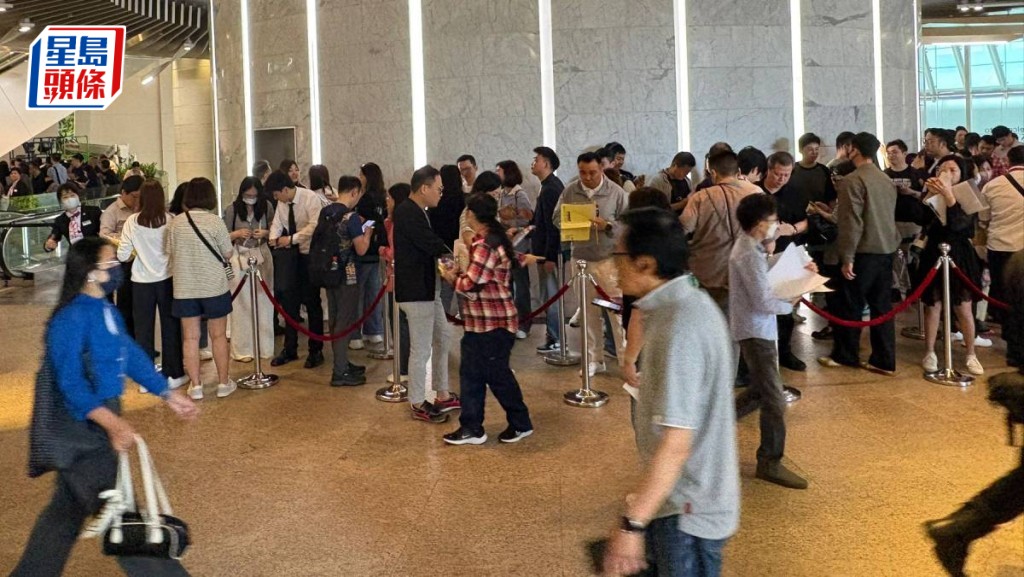 红磡首岸3期首轮发售 现拣楼人龙