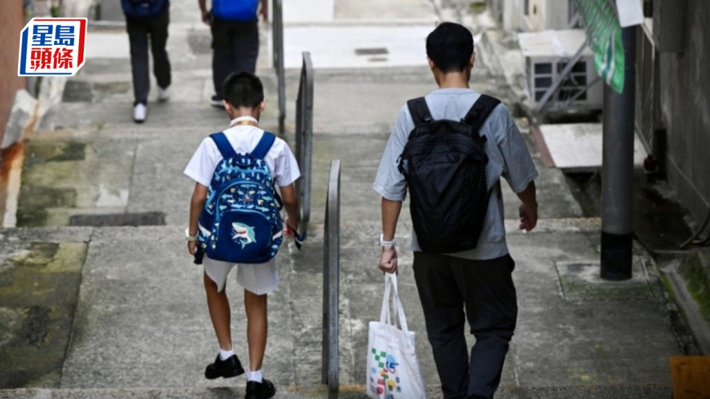 近年網上文化影響青少年和家庭關係日漸深遠，造成兩代之間的溝通隔膜。資料圖片