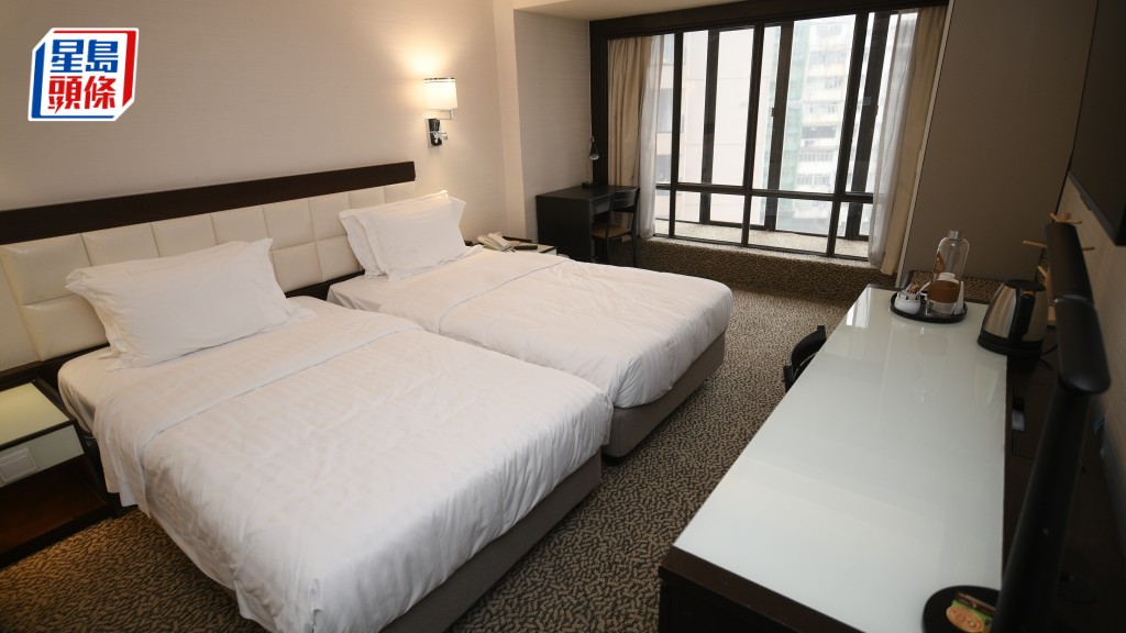 政府於2012年提出首輪目標提供3,000個青年宿舍單位，但截至2025年12月，僅1,326個單位落成啟用，僅佔目標不足一半。（圖片非有關宿舍）