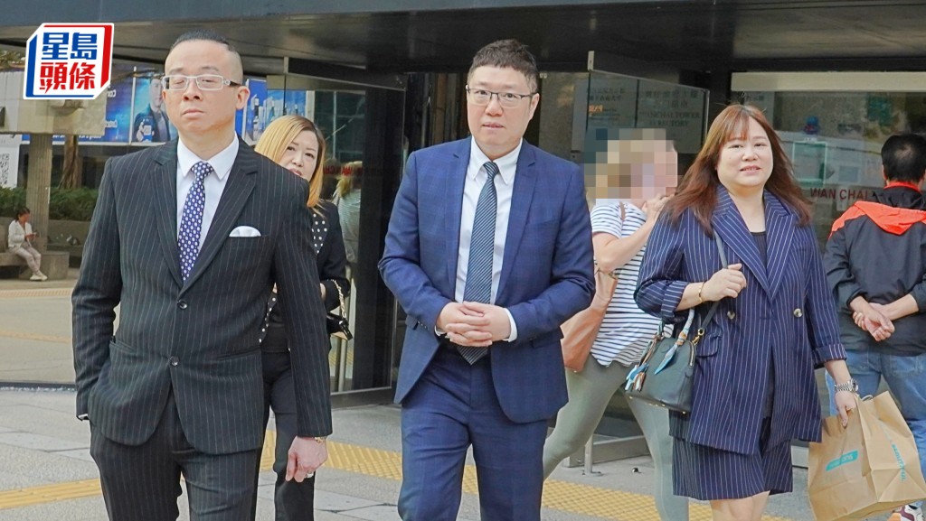 左起被告林顯輝、許佩欣（金髮）、李景康和陳藝思，法庭裁定４人9項欺詐罪罪成。資料圖片