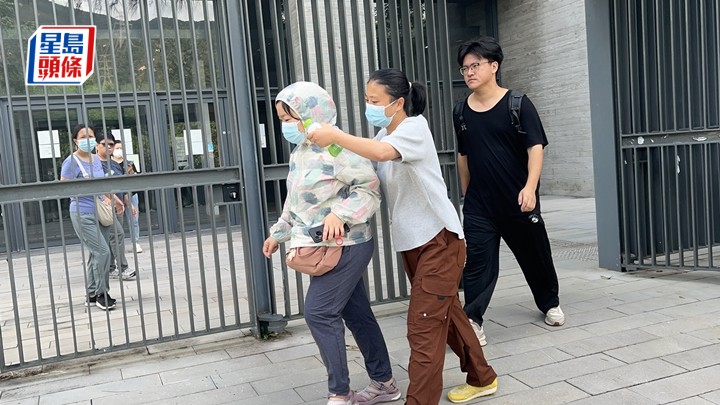 死者親屬認屍後離開。蔡楚輝攝