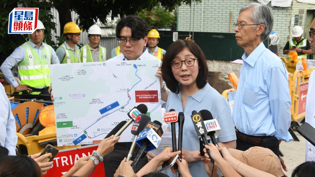 發展局局長甯漢豪今日（7日）帶領水務署相關人員實地調查。伍明輝攝