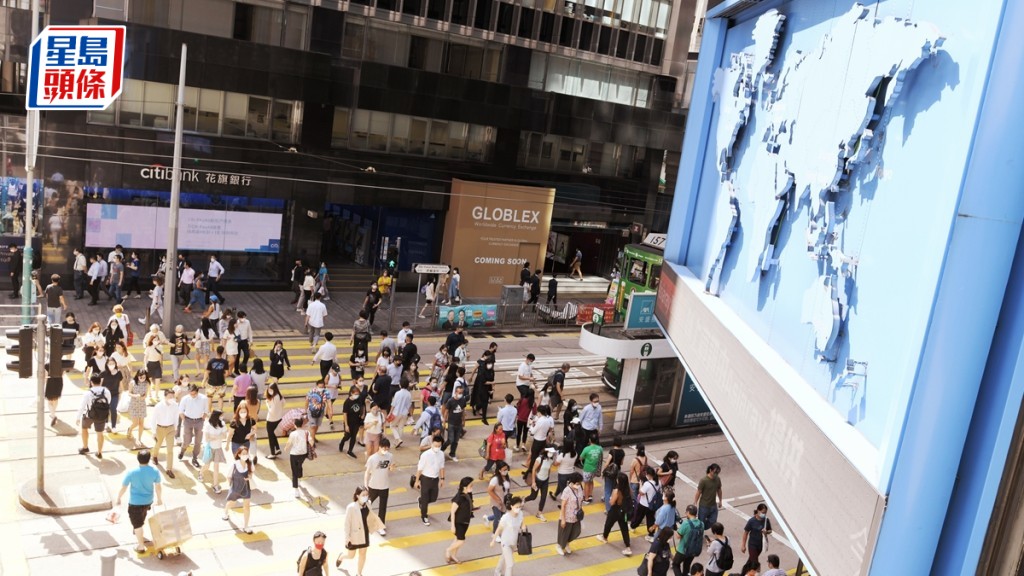 去年人口升逾750萬升幅為0.4%，逾4萬單程證持有人移港。資料圖片