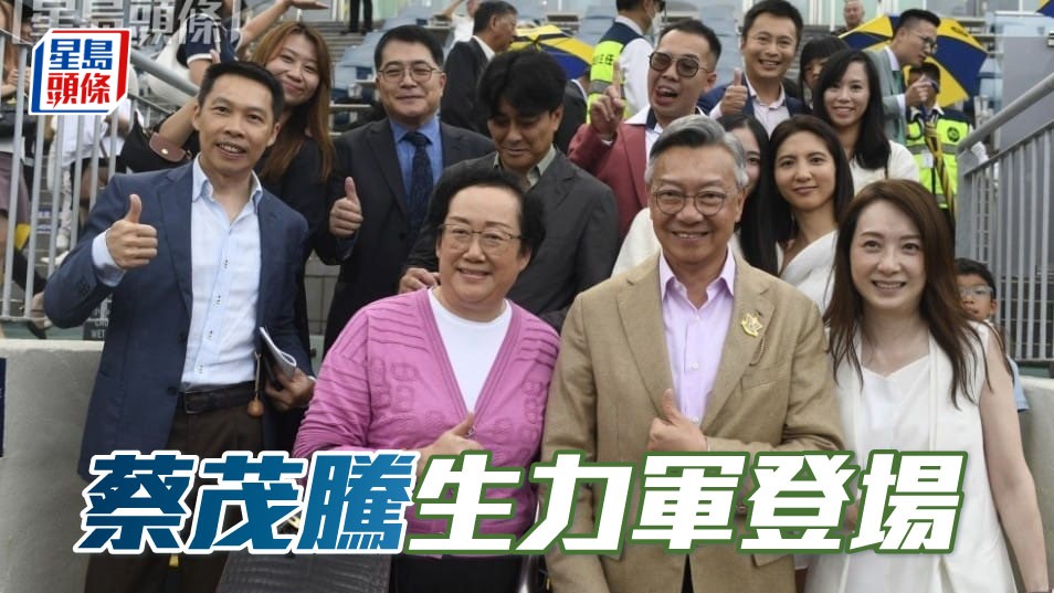 周日沙田赛事，角逐第七场四班千六米的文厩「花开」，马主是蔡茂腾(第二排最左)，获得马经传媒关注。