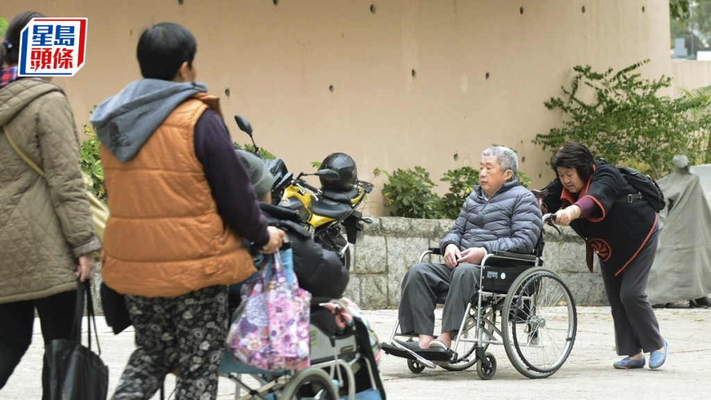 何啟明指照顧者資訊網下月推出。資料圖片