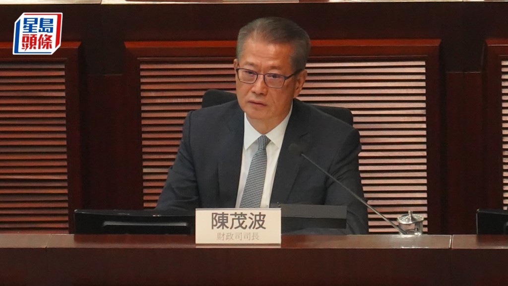 財政司司長陳茂波今（16日）到立法會簡報香港整體經濟最新狀況。