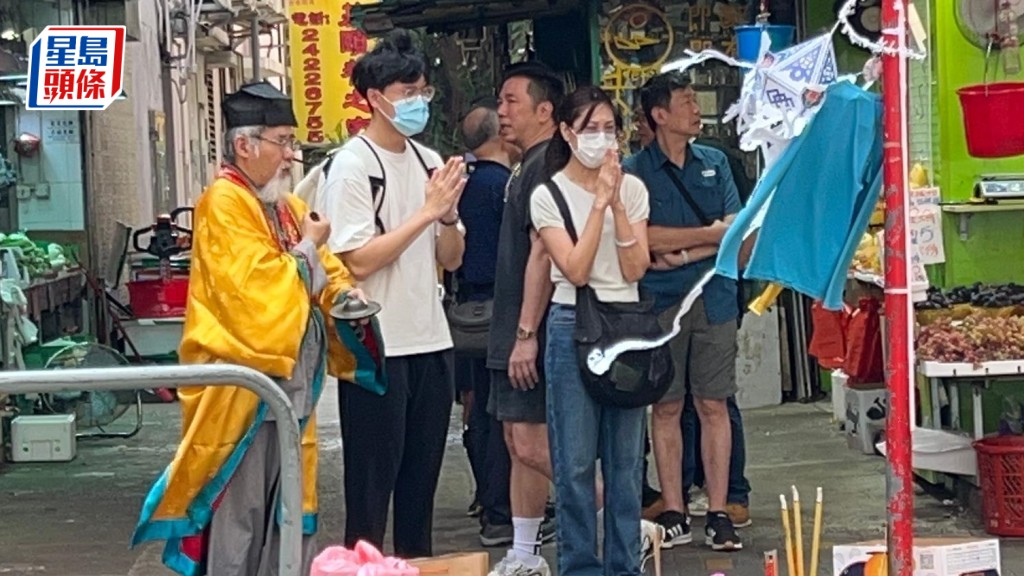 死者親屬傷心路祭。蔡楚輝攝