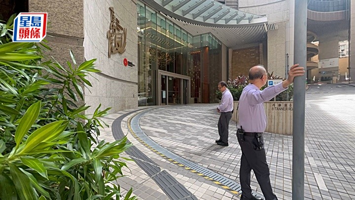 北角丹拿道一名女子堕楼亡。杨伟亨摄