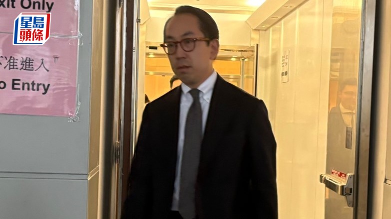 两原告公司由律师梁祖泽代表向高院成功申请延续禁制令，冻结涉案移英港人1.7亿港元资产。