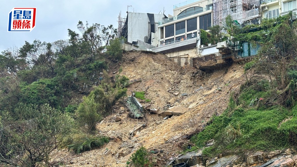 紅山半島多間獨立屋於2023年9月的山泥傾瀉事件中，遭揭發涉及違例僭建。資料圖片  