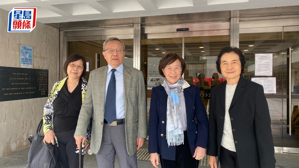 左起龔因心、龔仁心、龔中心及龔仁心太太劉元春，今日被判敗訴。資料圖片