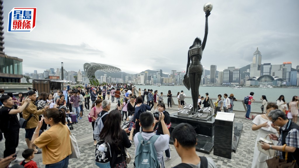 2月訪港旅客量錄得400萬人次,按年增1.7倍,8成為內地旅客。資料圖片