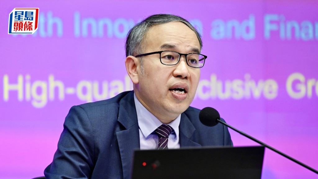 財經事務及庫務局局長許正宇表示，在全球局勢不穩定情況下，香港正突顯其「安全港」角色及制度優勢。資料圖片