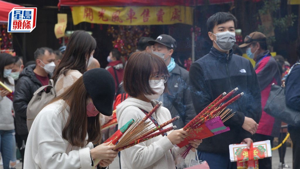 车公庙年卅晚及年初二通宵开放，善信限带三支细香。资料图片