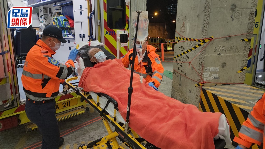 老翁獲救後清醒，被送往聯合醫院治理。