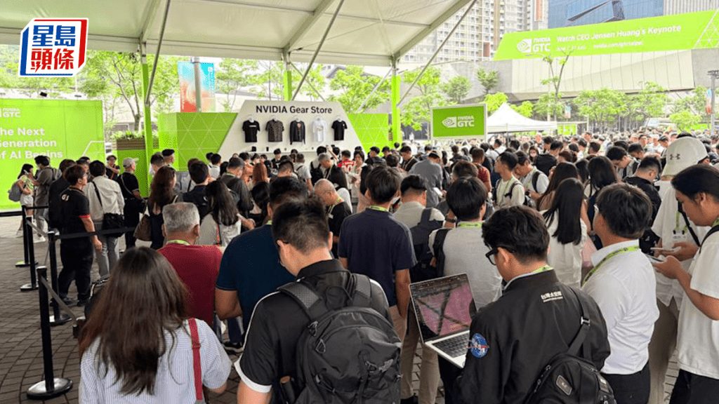 黃仁勳台北GTC演講場外氣氛熱烈 媲美大型演唱會 粉絲排隊購台北限定T恤｜GTC大會