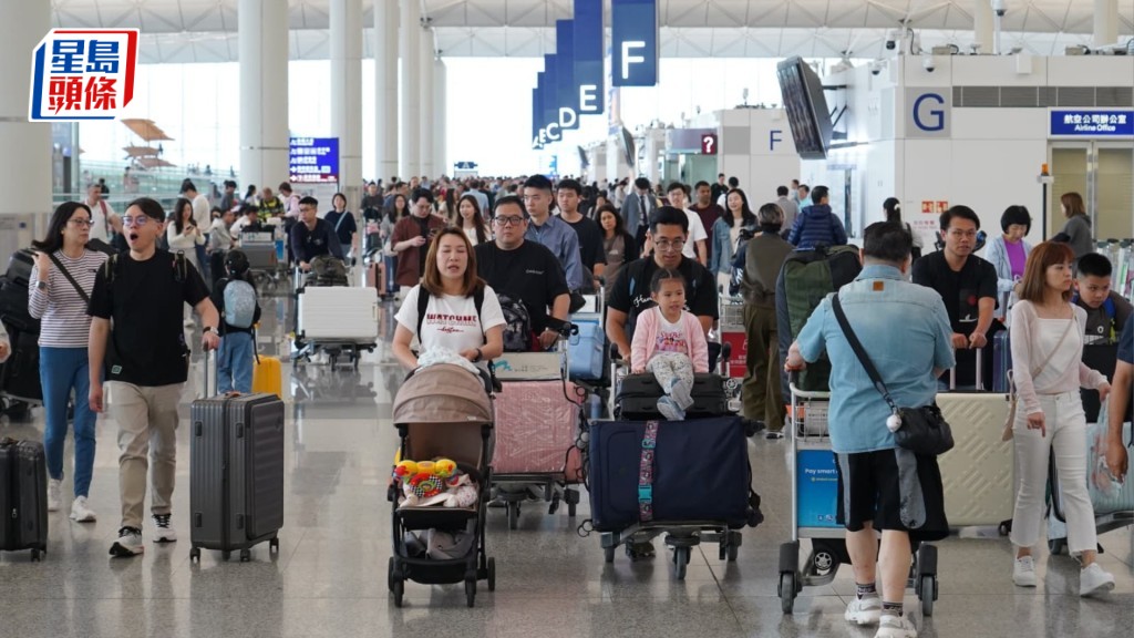 今日有大批市民經機場離境。