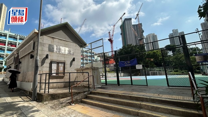 露體狂涉及兩宗案件，其中一次在鯉魚門道遊樂場犯案。蔡楚輝攝
