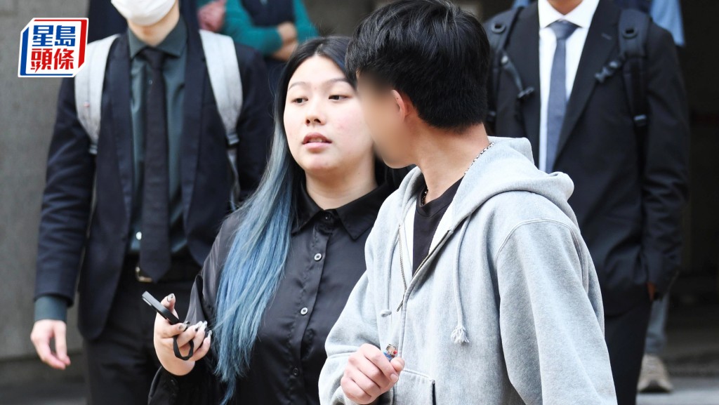 鄭樂琳 (左黑衫) 被控洗黑錢罪。資料圖片
