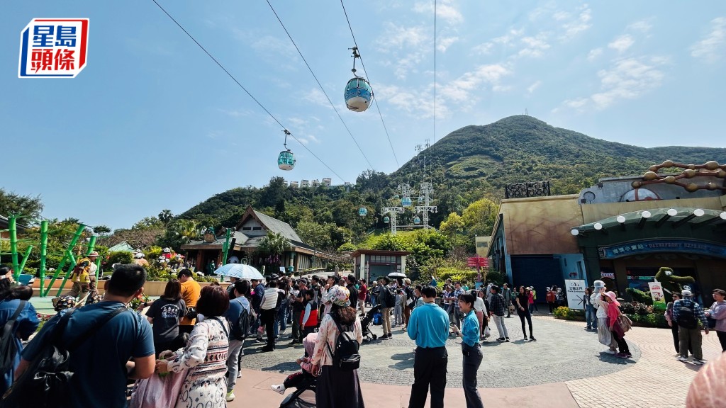 海洋公園登山纜車及高峰樂園今日一度暫停服務。蔡楚輝攝