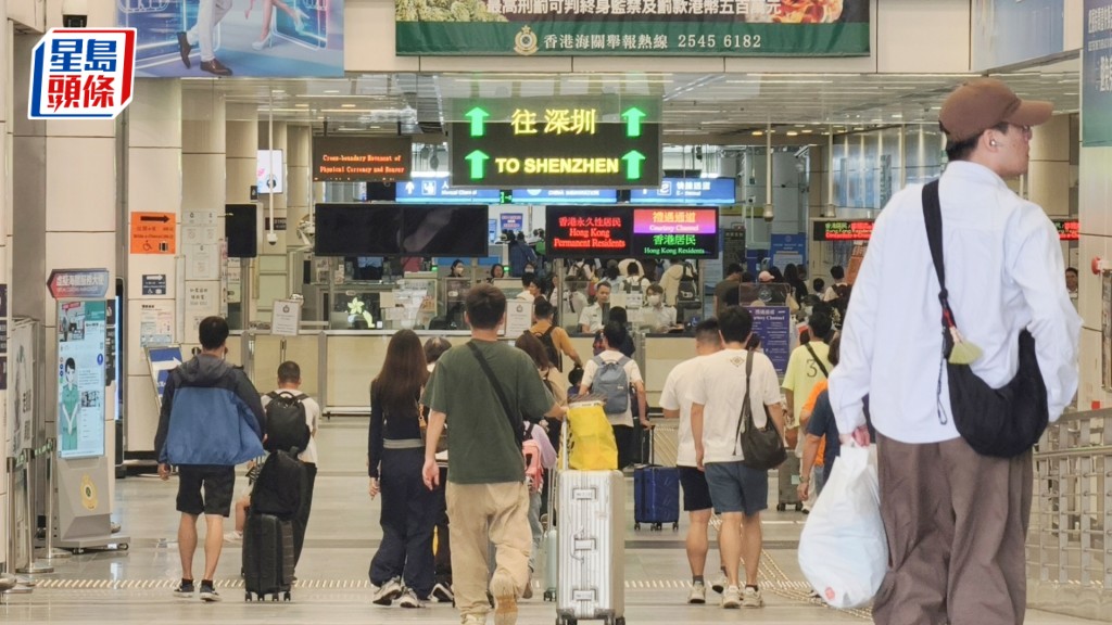 市民可利用3大方法實時掌握8口岸過關人流，輕鬆過關。資料圖片  