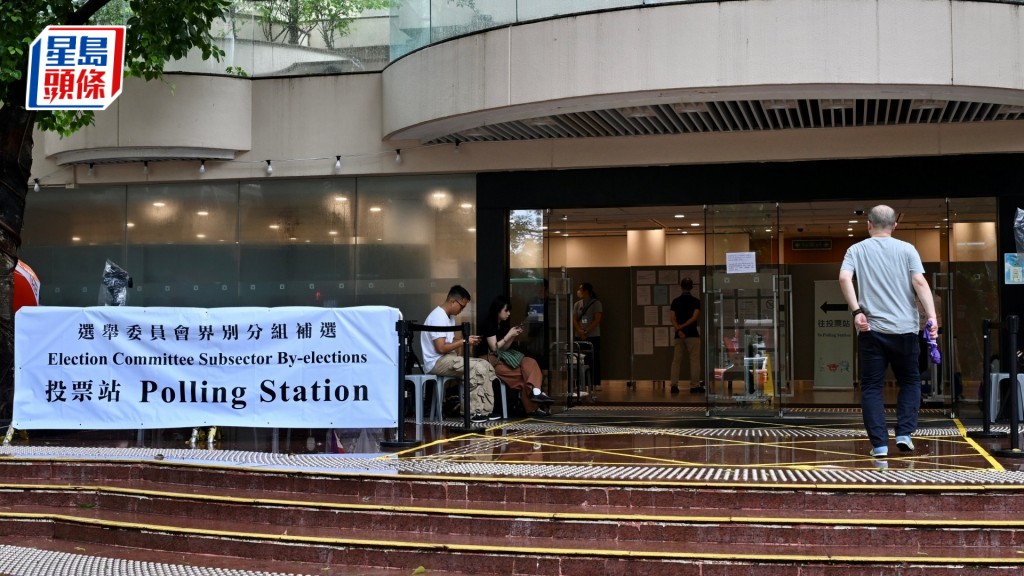 位於銅鑼灣中央圖書館的投票站情況。劉駿軒攝
