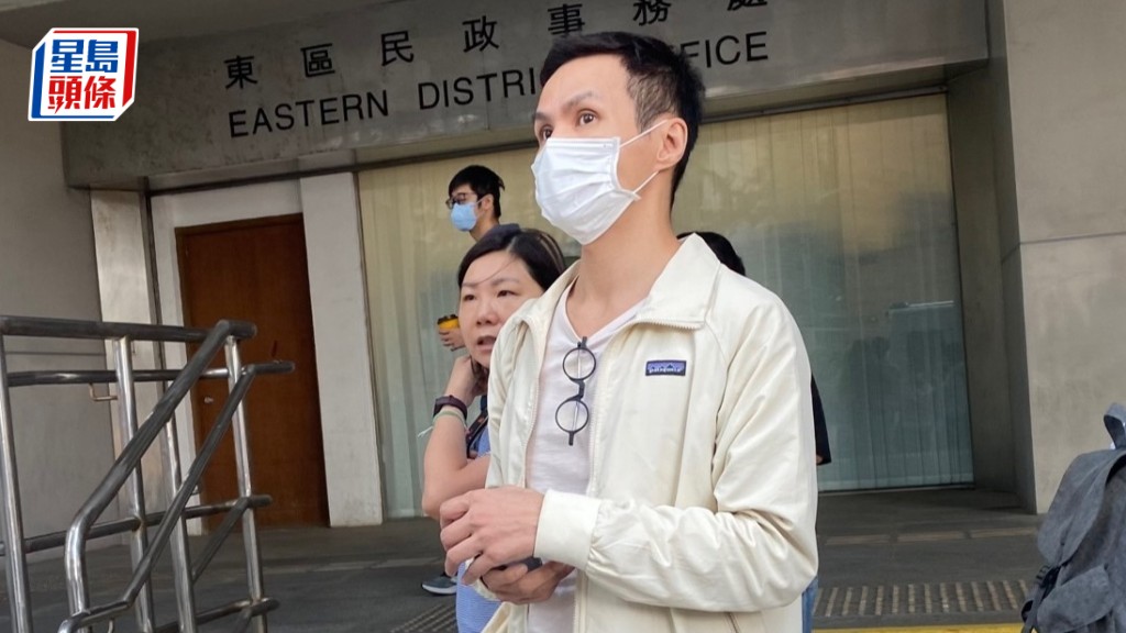 廖偉業（白色口罩）被控誤殺罪，今續准保釋候訊。蘇芷榆攝