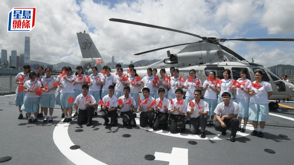 南寧艦衡陽艦訪港︱學生以歡迎身份優先參觀 中四生睹不同軍備：感受到安全感