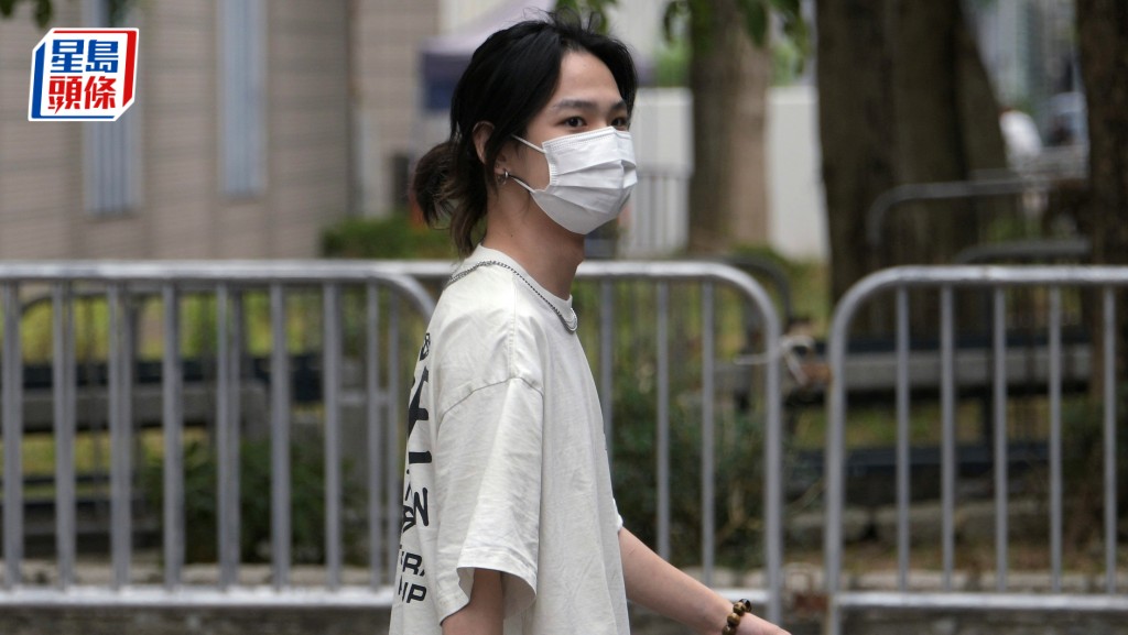 鄧嘉熙承認加工「太空油」以煙彈出售，還押候懲。資料圖片