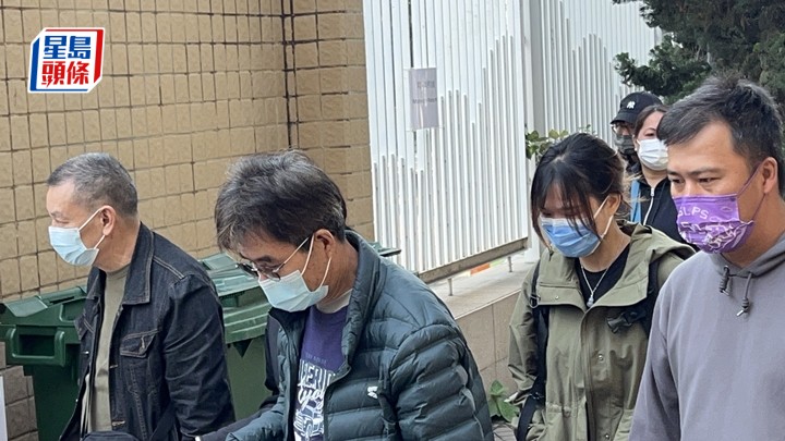 家屬認屍後黯然離開。蔡楚輝攝