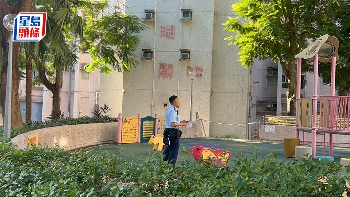 警員封鎖休憩處調查。楊偉亨攝