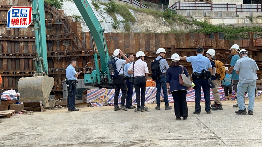 警員及勞工處人員在地盤調查事件。