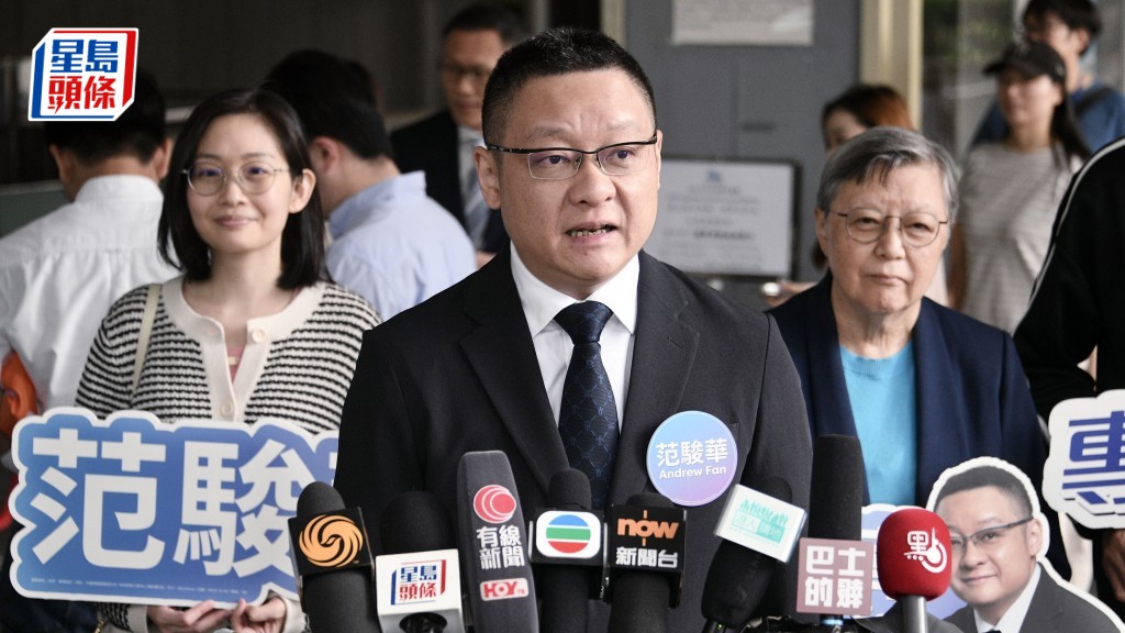 全國政協委員范駿華今日（1日）到政府總部報名參選立法會選委界界別選舉。