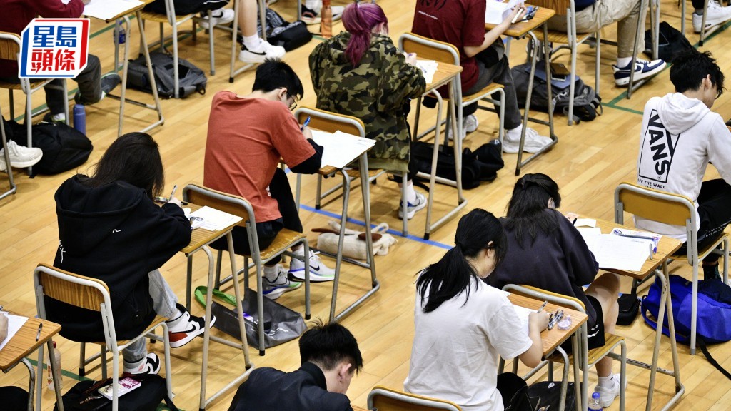 最新出版的中國語文科《試題專輯》指出，今年文憑試考生的語文能力參差，而社會每天產生大量資訊，加上GenAI的普及，或令考生的閱讀呈碎片化和通俗化。資料圖片