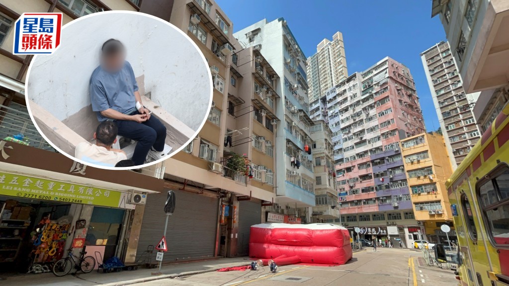 男子左手腕受傷包上紗布,衣衫有血迹。楊偉亨攝