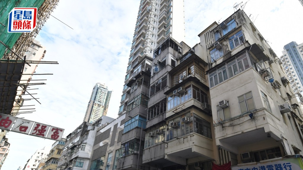 政府擬修強拍條例,50年或以上私人樓宇門檻降至最低六成半。資訊圖片