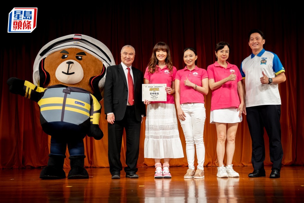 三位嘉賓，包括向海嵐小姐、唐麗球小姐及王殷廷小姐，伙拍交通總部吉祥物「熊Sir」參與活動。