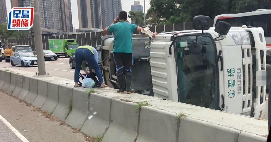 有熱心市民協助救人。fb:車cam L(香港群組)