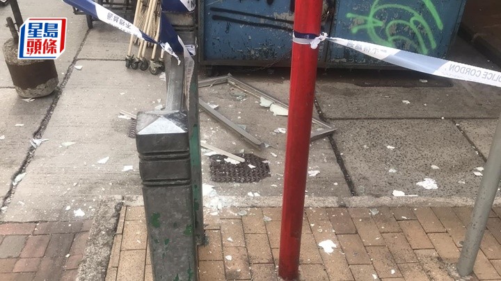 鋁窗墮下玻璃碎四散。fb:深水埗街坊會