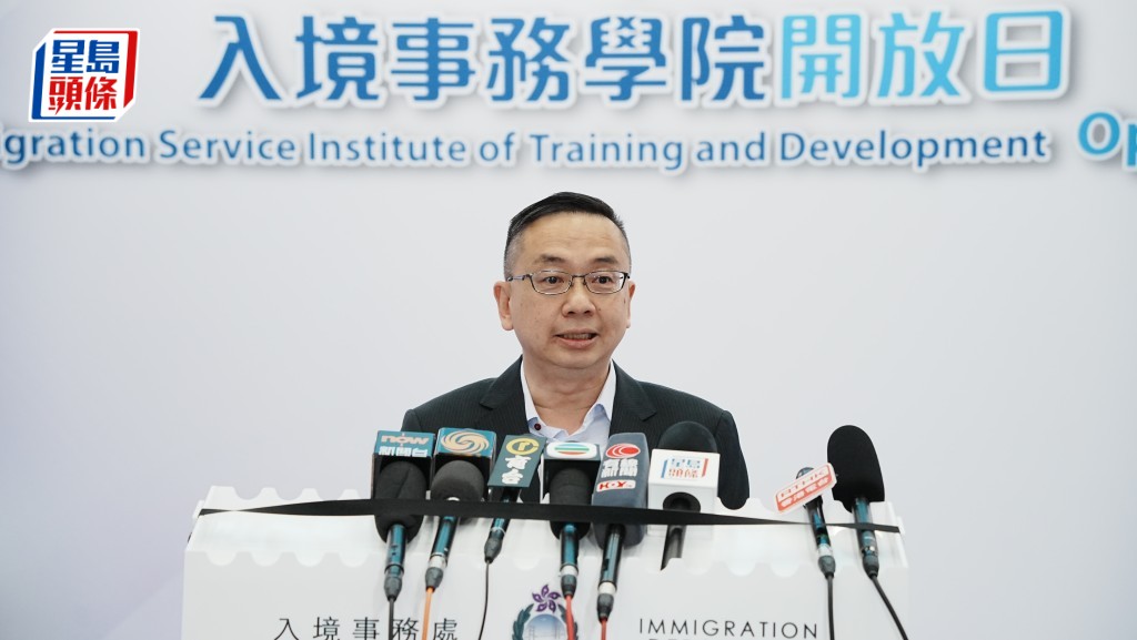 展望即將來臨的復活節假期，郭俊峯呼籲市民善用入境處流動應用程式。汪旭峰攝