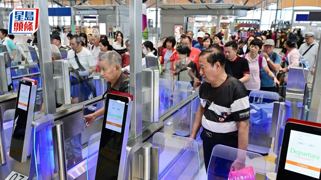 國慶黃金周︱截至早上10時已逾10萬人次入境 當中6.4萬是內地旅客 落馬洲入境最繁忙