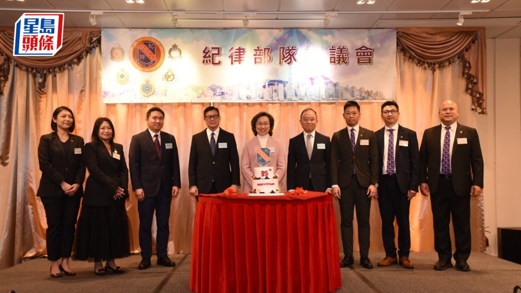 楊何蓓茵:公務員凍薪展示團結 獲取增薪點需經評估非自動加薪